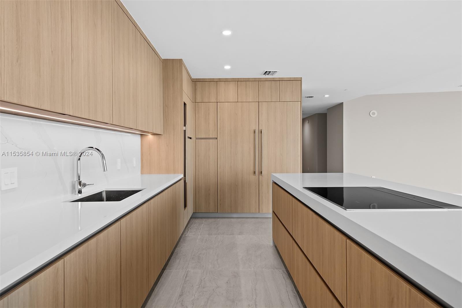 851 NE 1st Ave # 5402 Unit: PH 5402