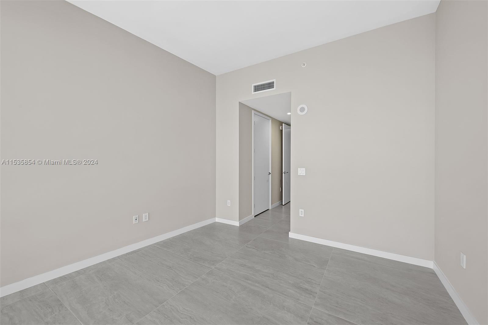 851 NE 1st Ave # 5402 Unit: PH 5402