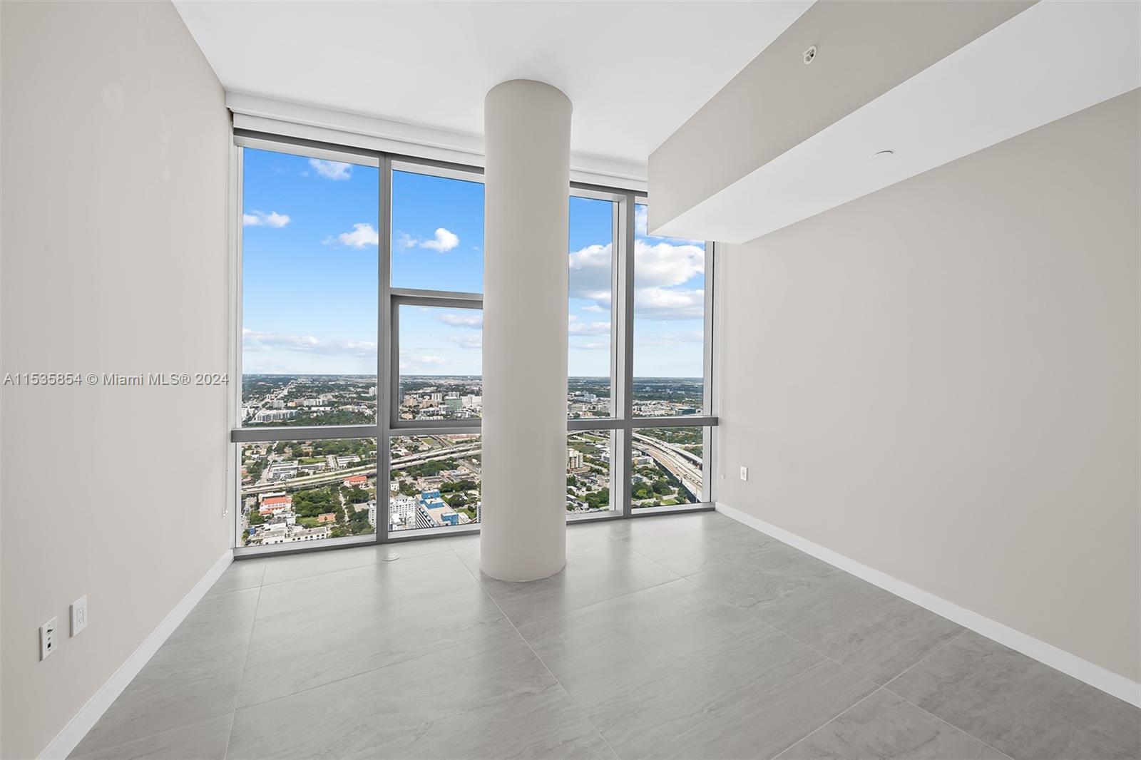 851 NE 1st Ave # 5402 Unit: PH 5402