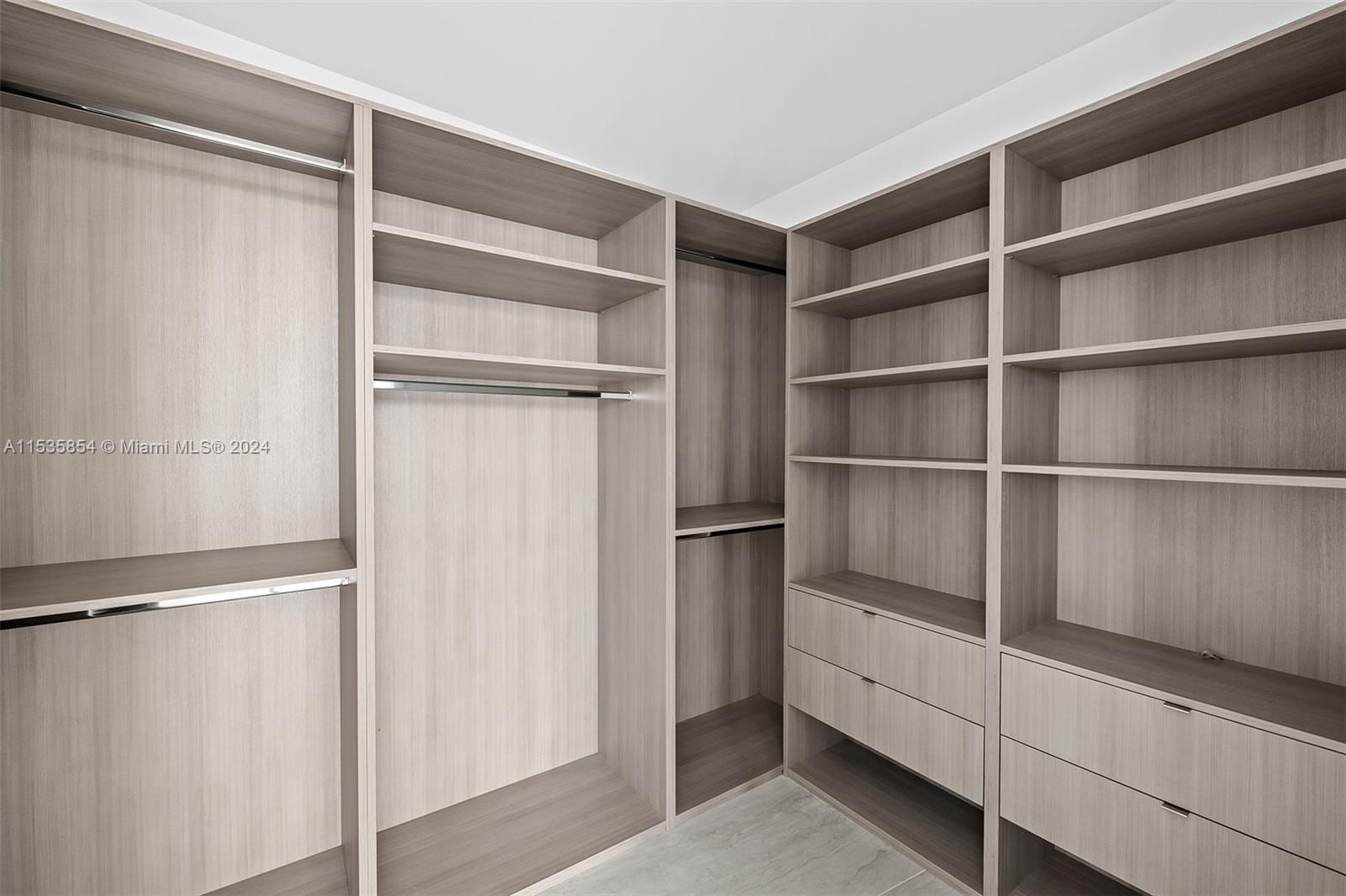 851 NE 1st Ave # 5402 Unit: PH 5402