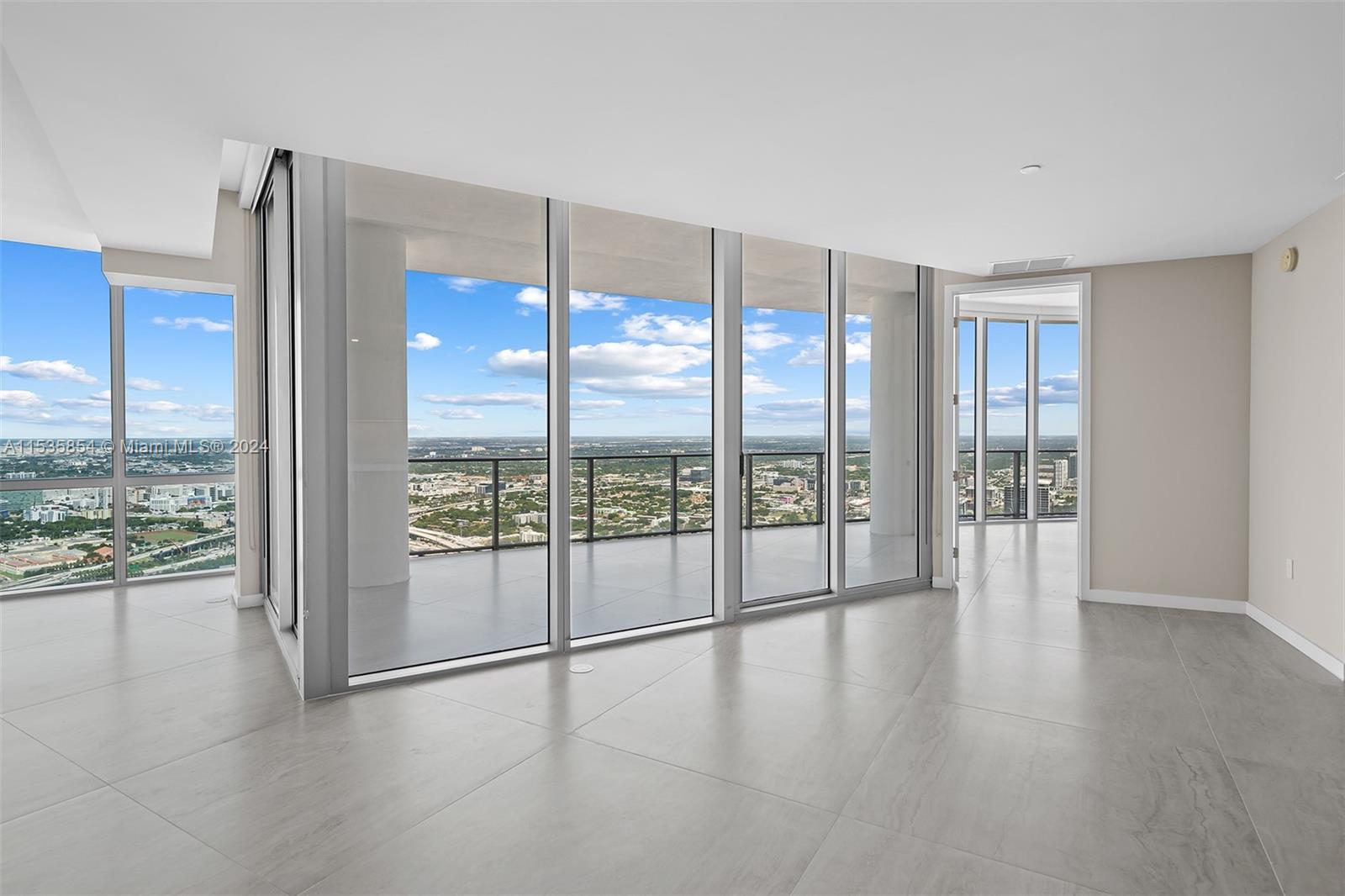 851 NE 1st Ave # 5402 Unit: PH 5402