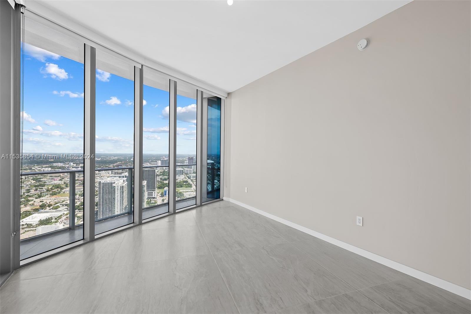 851 NE 1st Ave # 5402 Unit: PH 5402