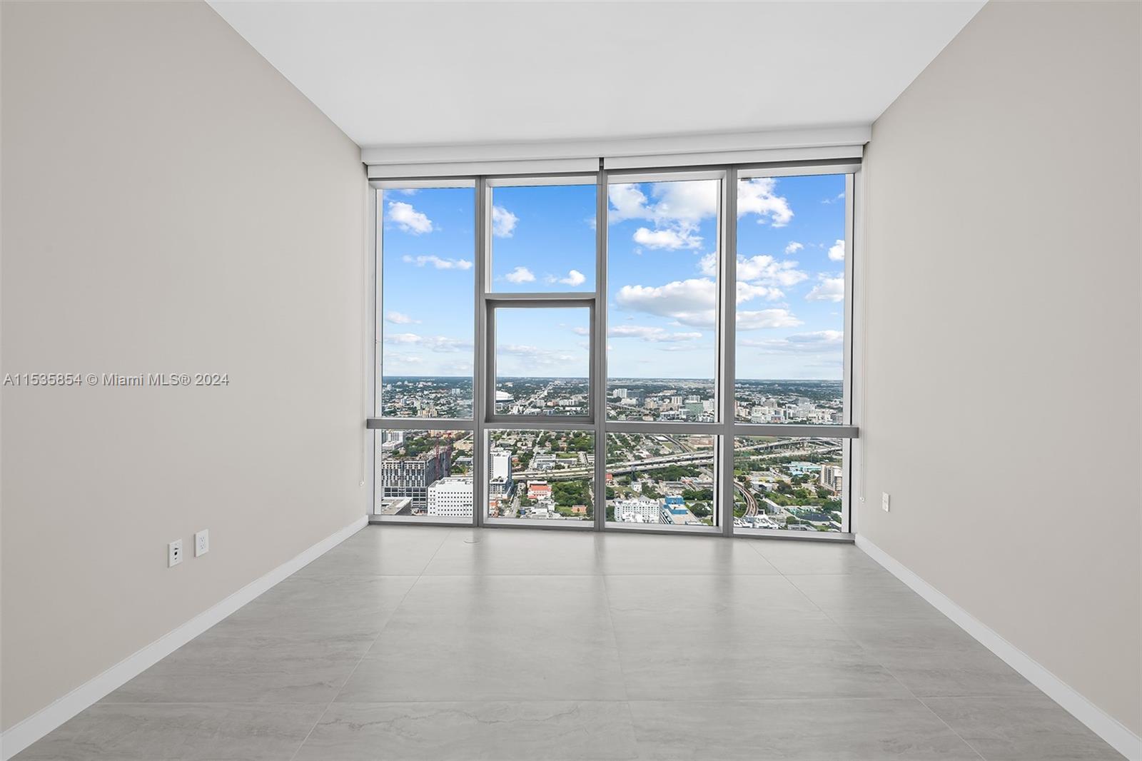 851 NE 1st Ave # 5402 Unit: PH 5402