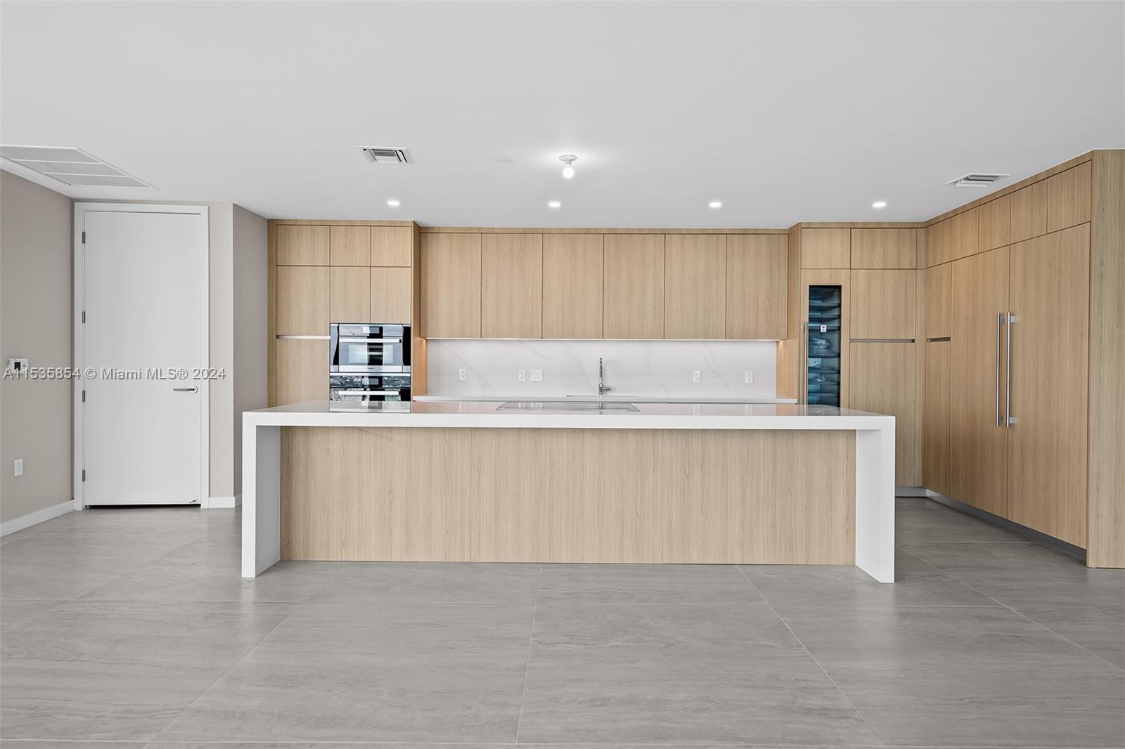 851 NE 1st Ave # 5402 Unit: PH 5402