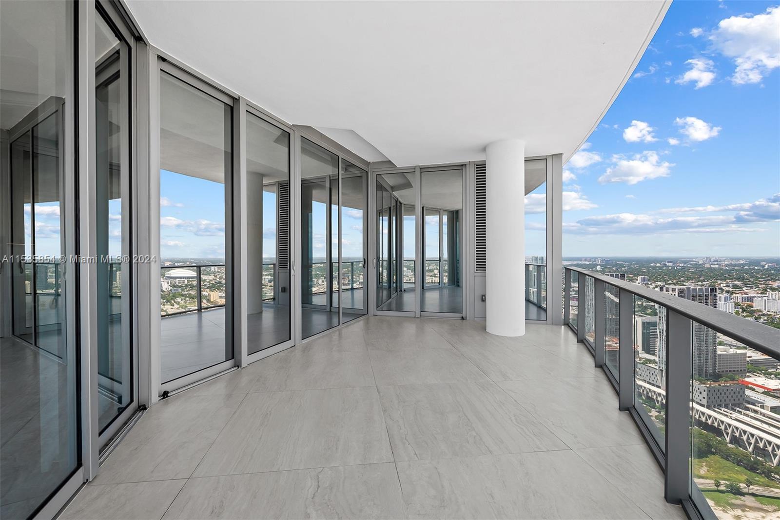 851 NE 1st Ave # 5402 Unit: PH 5402