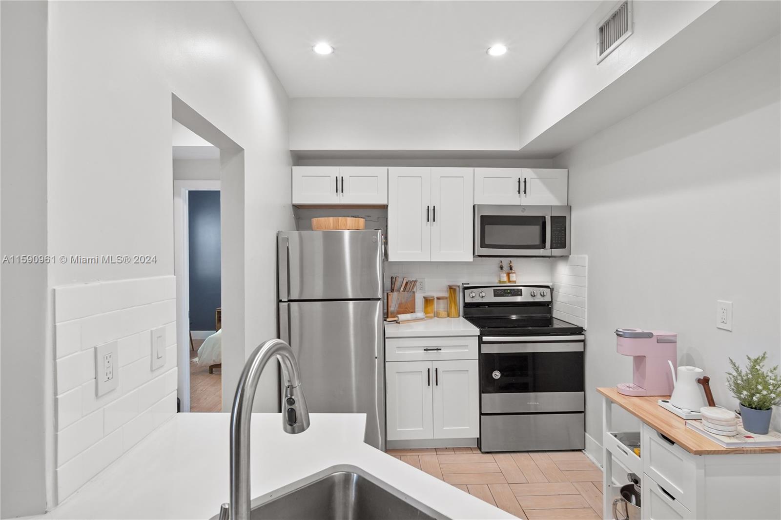 747 Michigan Ave # 301
