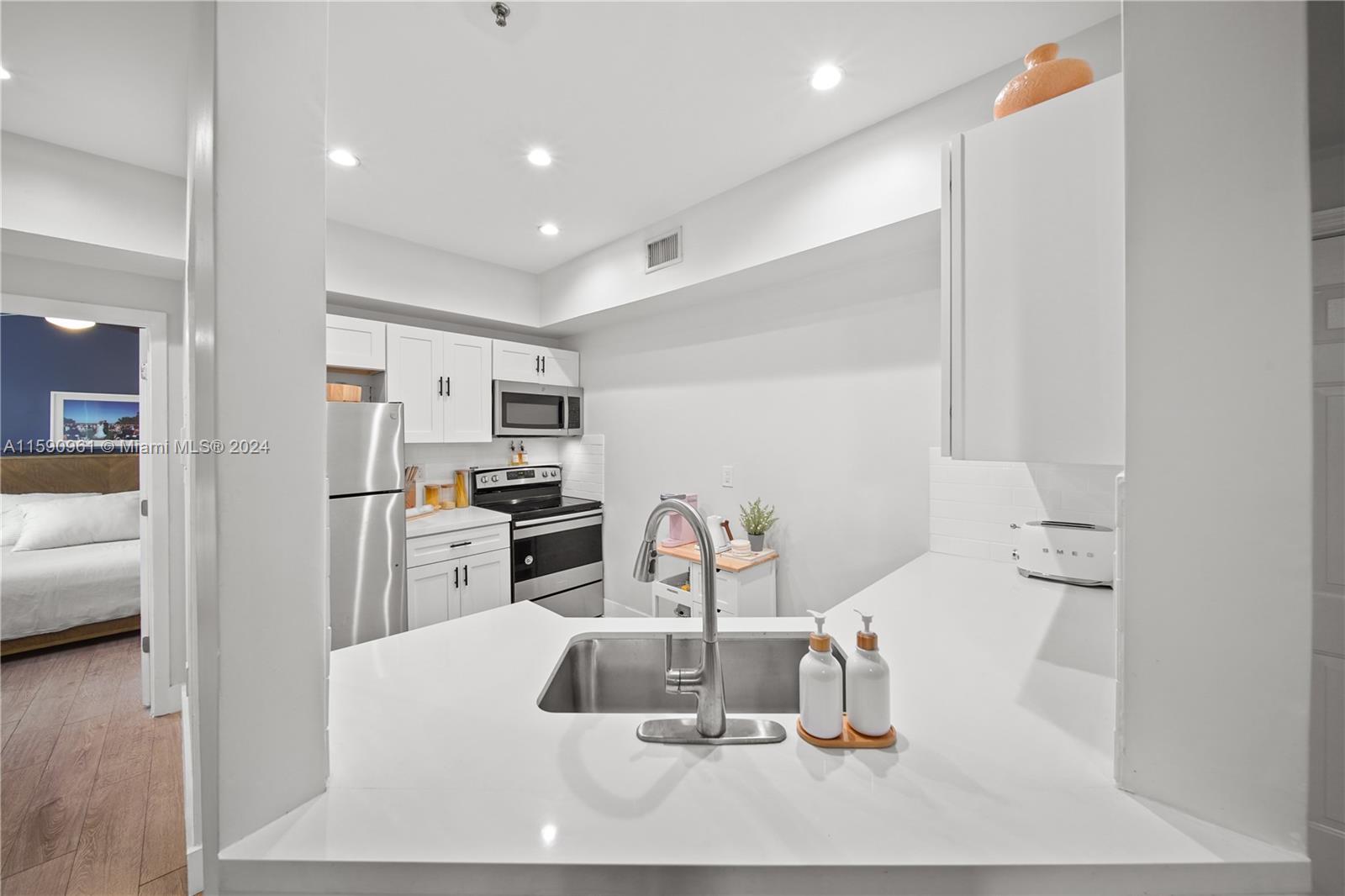 747 Michigan Ave # 301