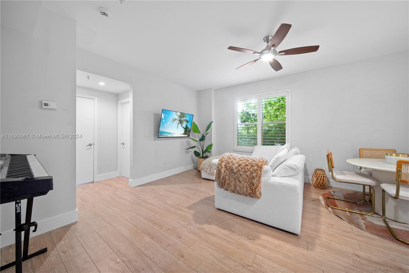 747 Michigan Ave # 301