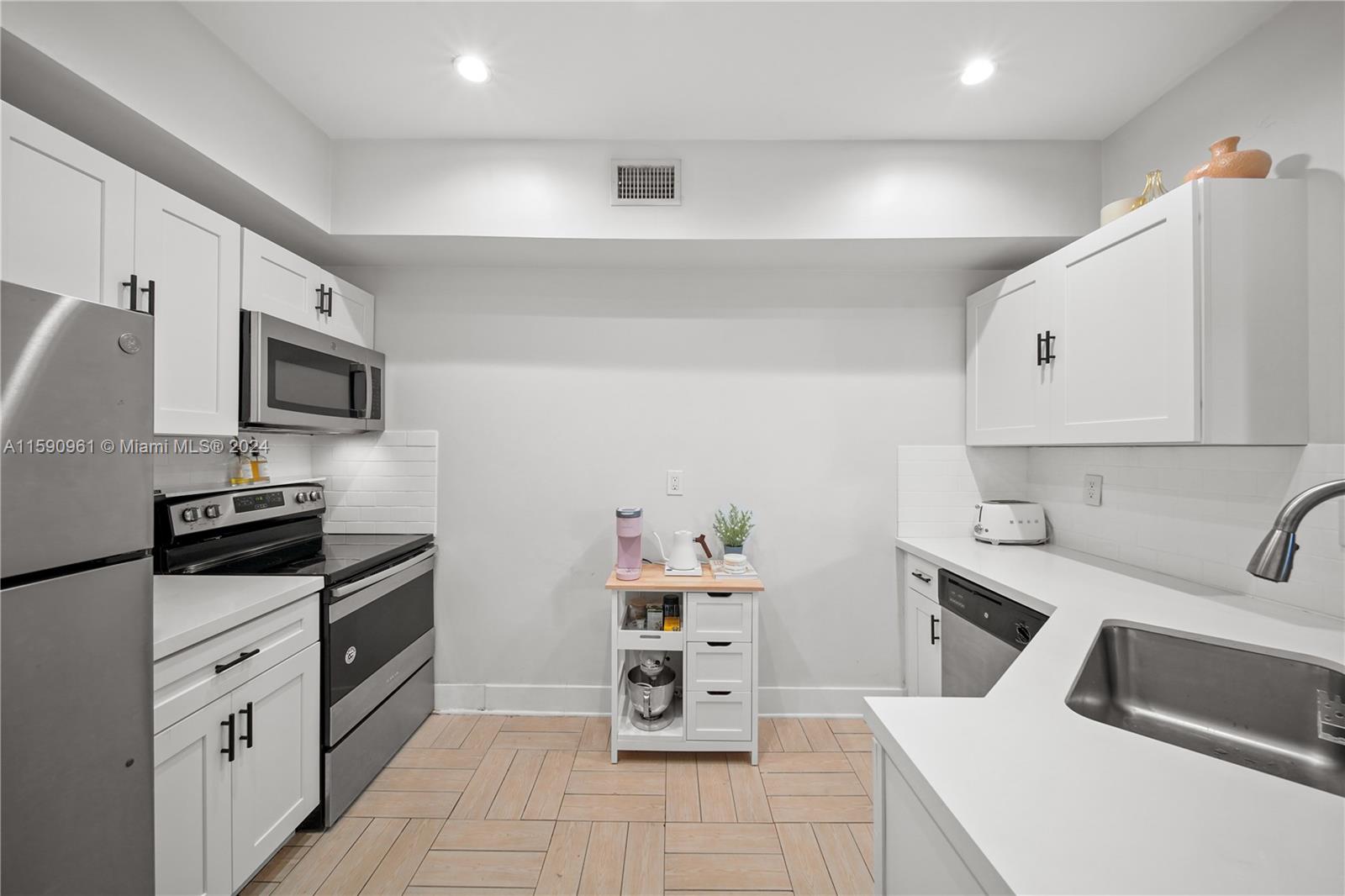 747 Michigan Ave # 301