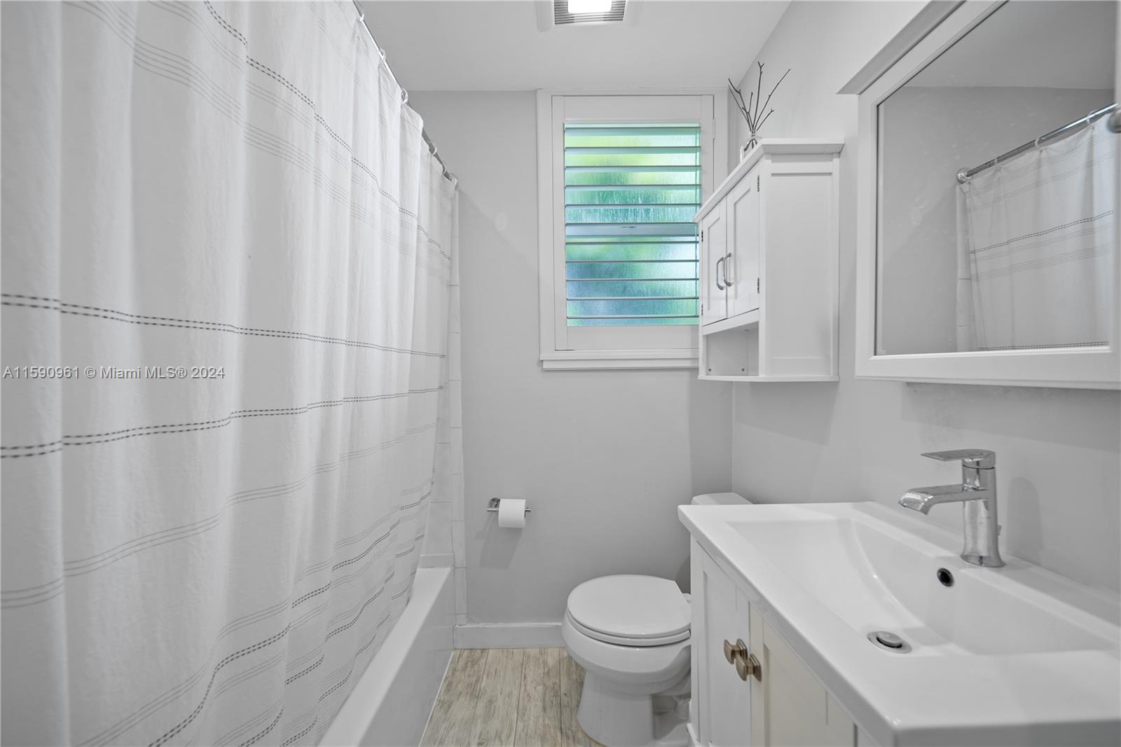 747 Michigan Ave # 301