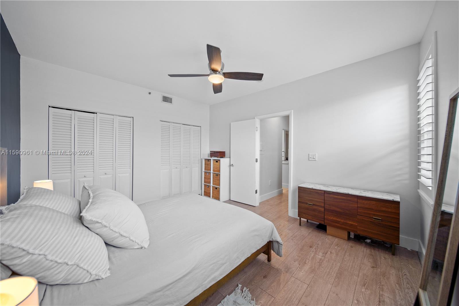 747 Michigan Ave # 301