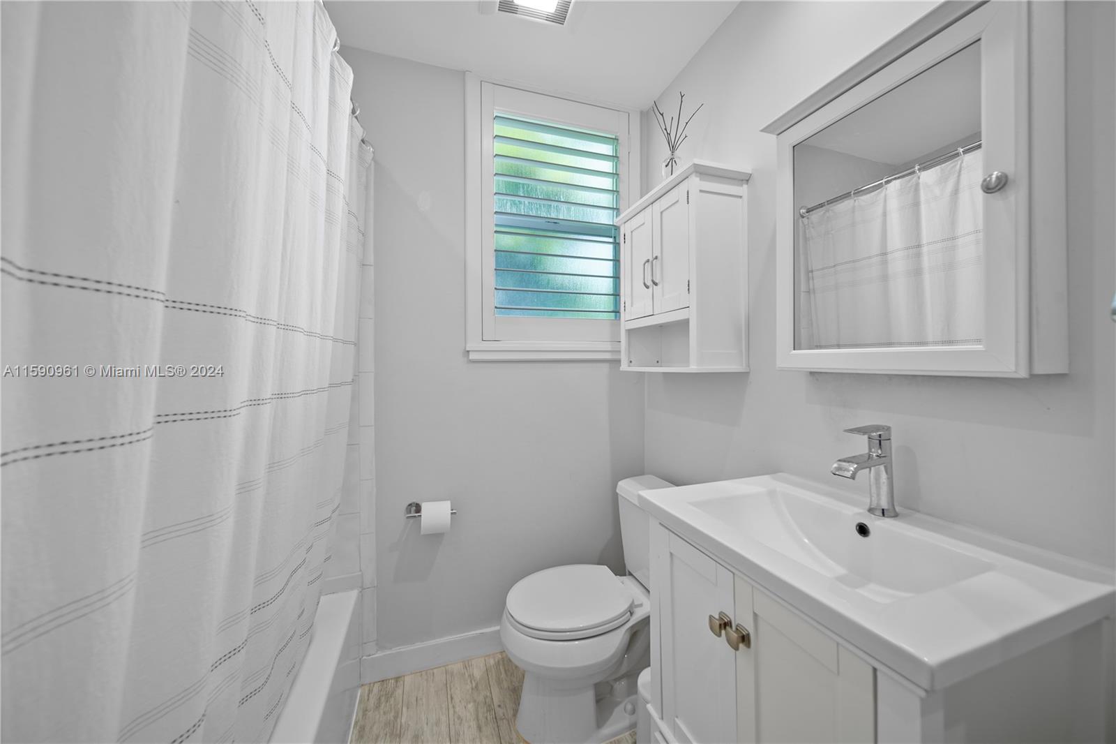 747 Michigan Ave # 301