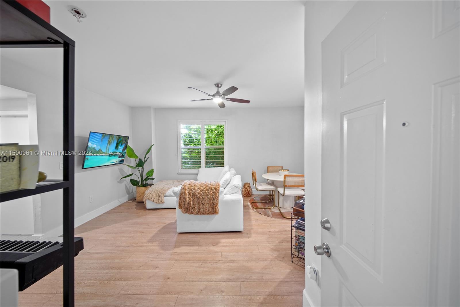 747 Michigan Ave # 301