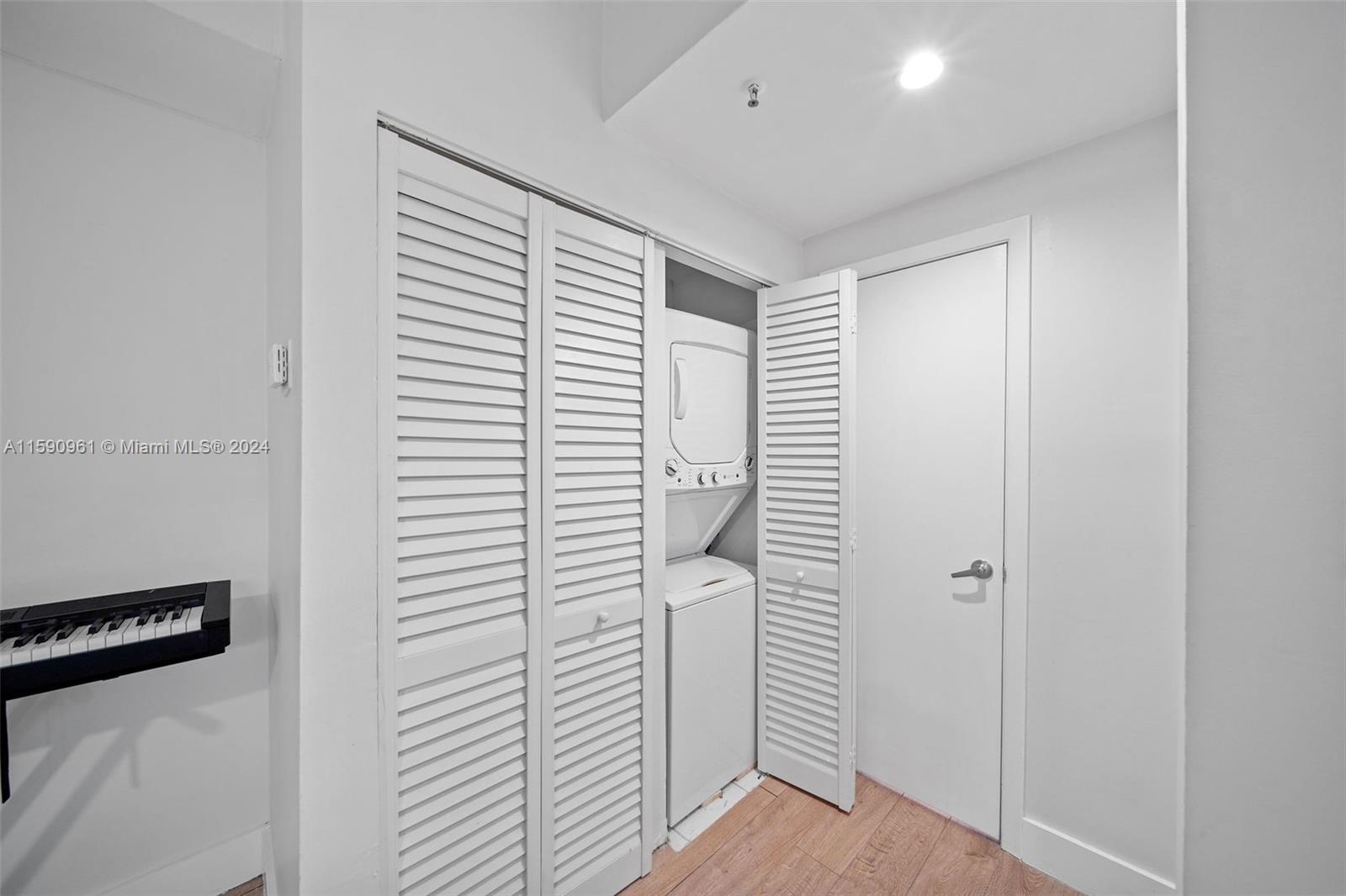 747 Michigan Ave # 301