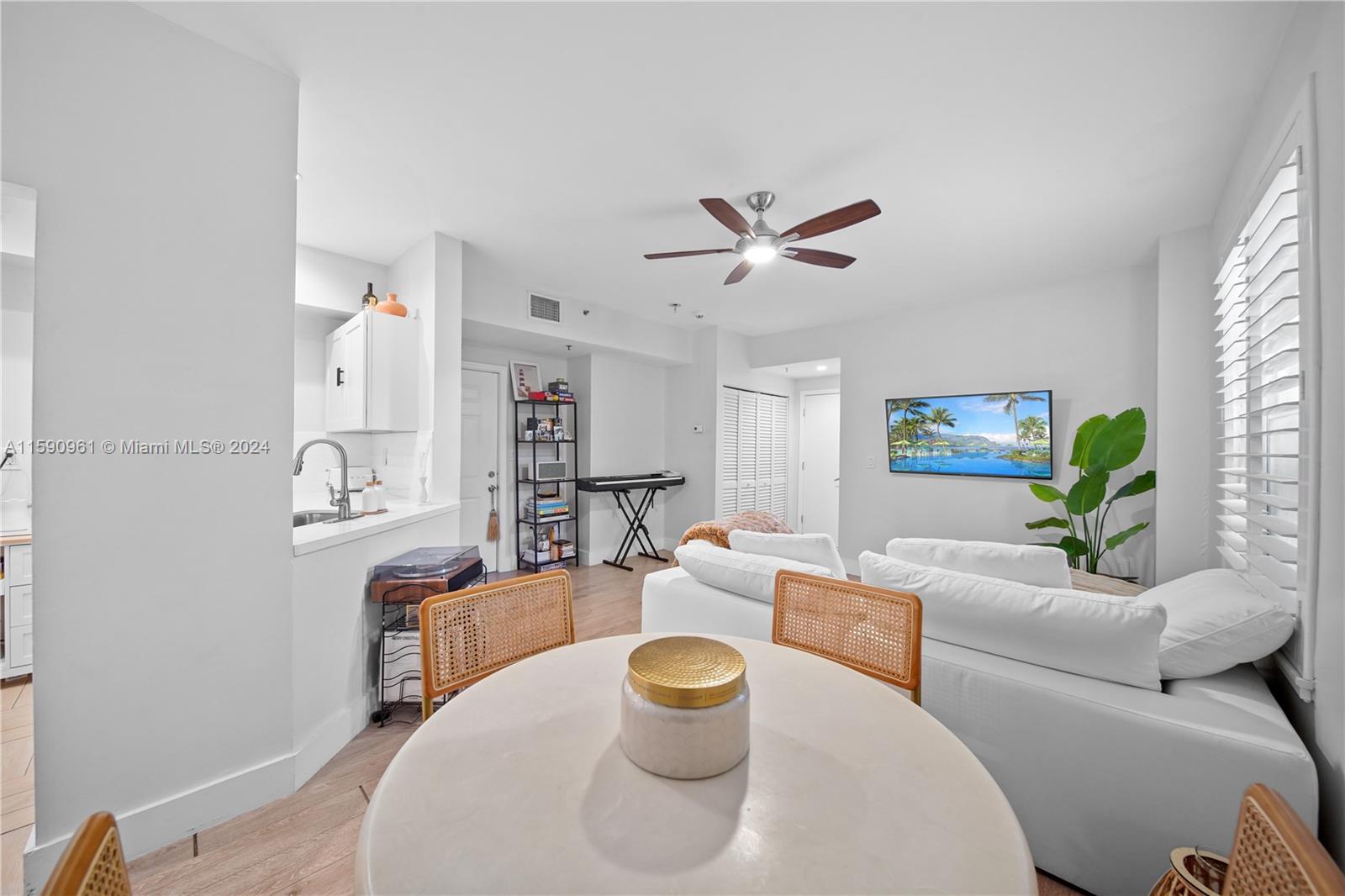 747 Michigan Ave # 301