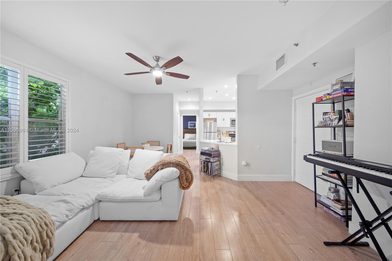 747 Michigan Ave # 301