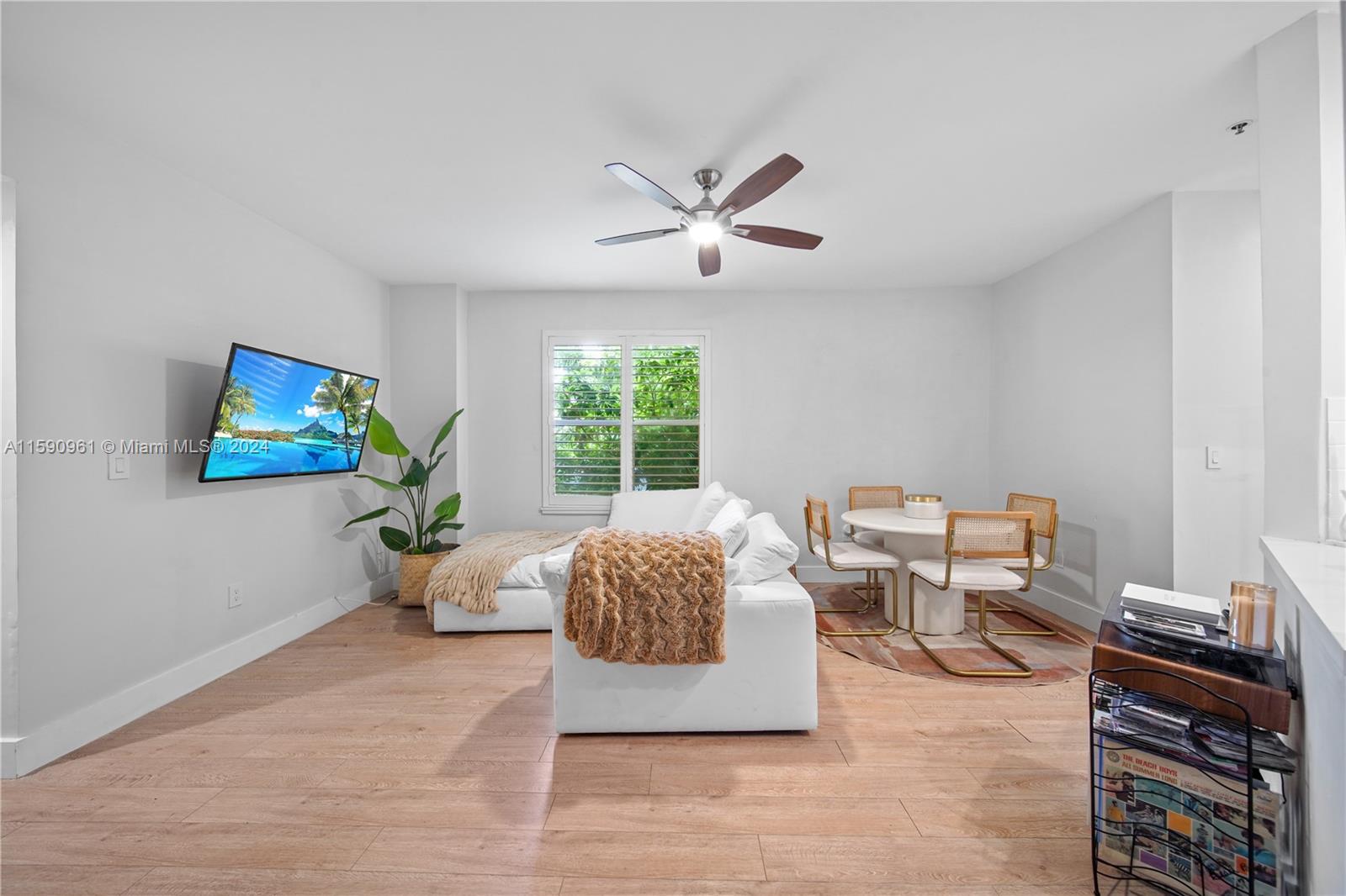 747 Michigan Ave # 301