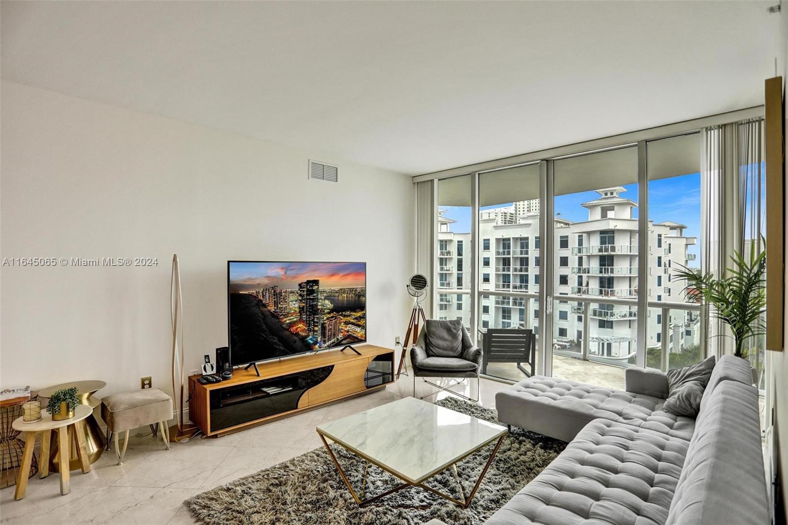 3131 NE 188th St # 809 Unit: 2-809