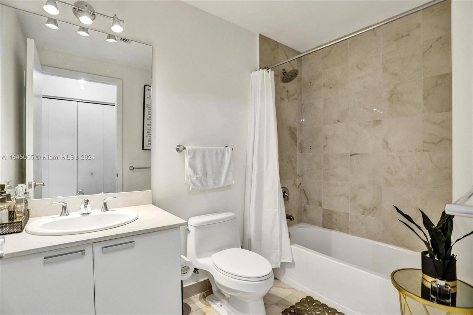 3131 NE 188th St # 809 Unit: 2-809