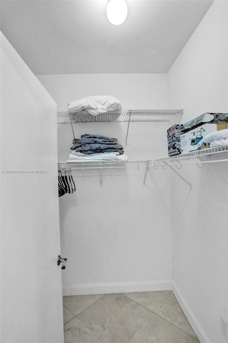 3131 NE 188th St # 809 Unit: 2-809