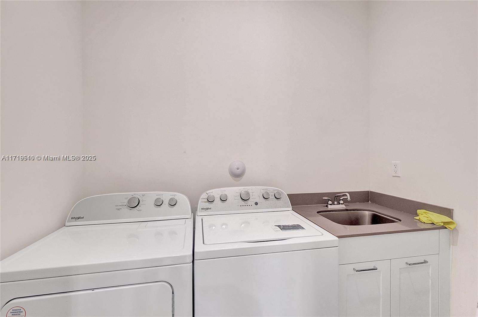 8261 NW 48th Ter