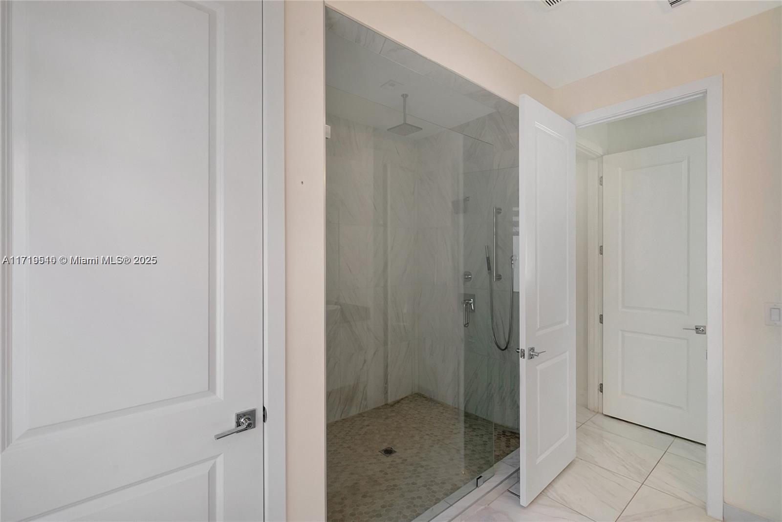 8261 NW 48th Ter