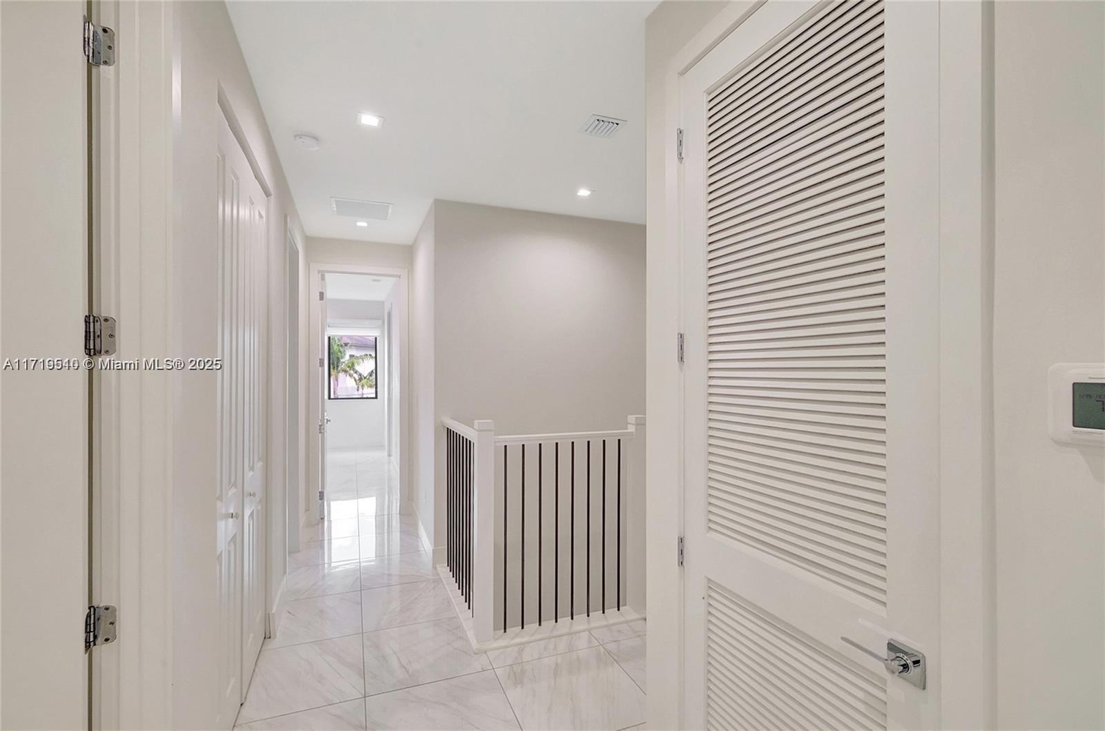 8261 NW 48th Ter