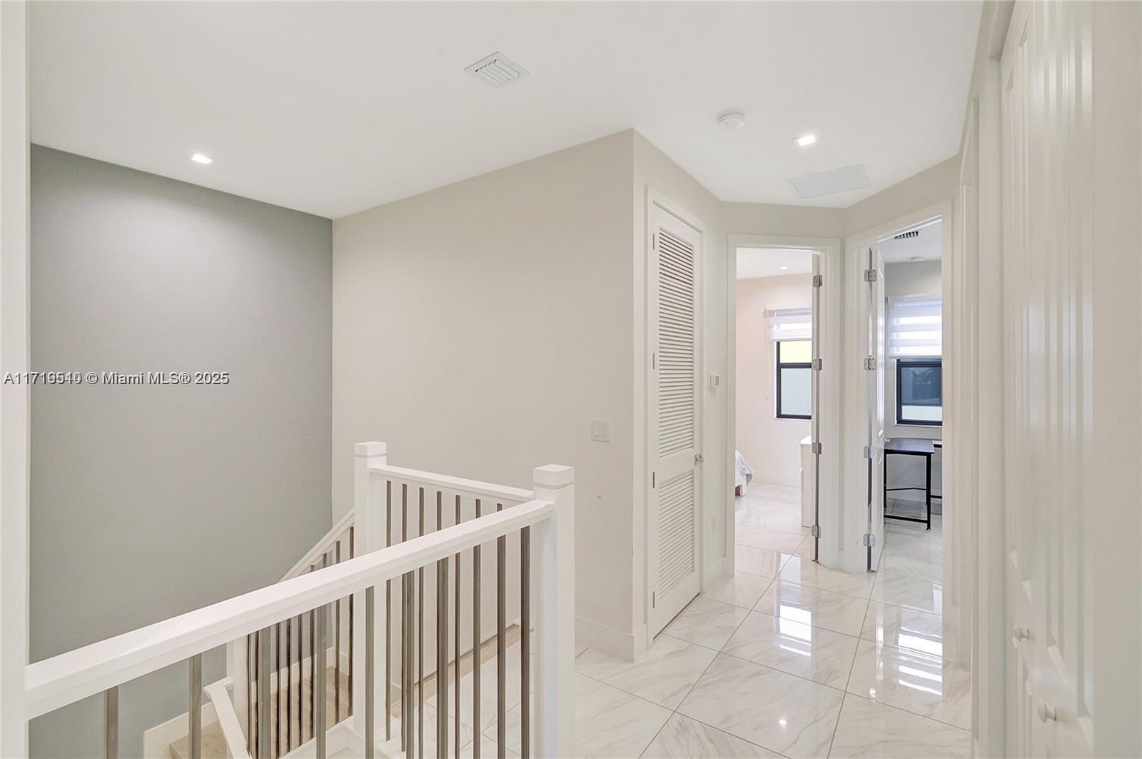 8261 NW 48th Ter