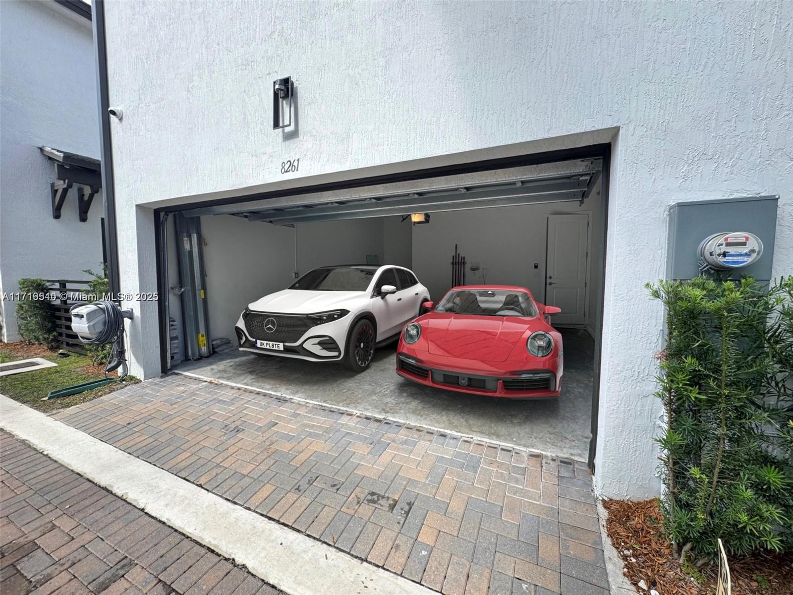 8261 NW 48th Ter