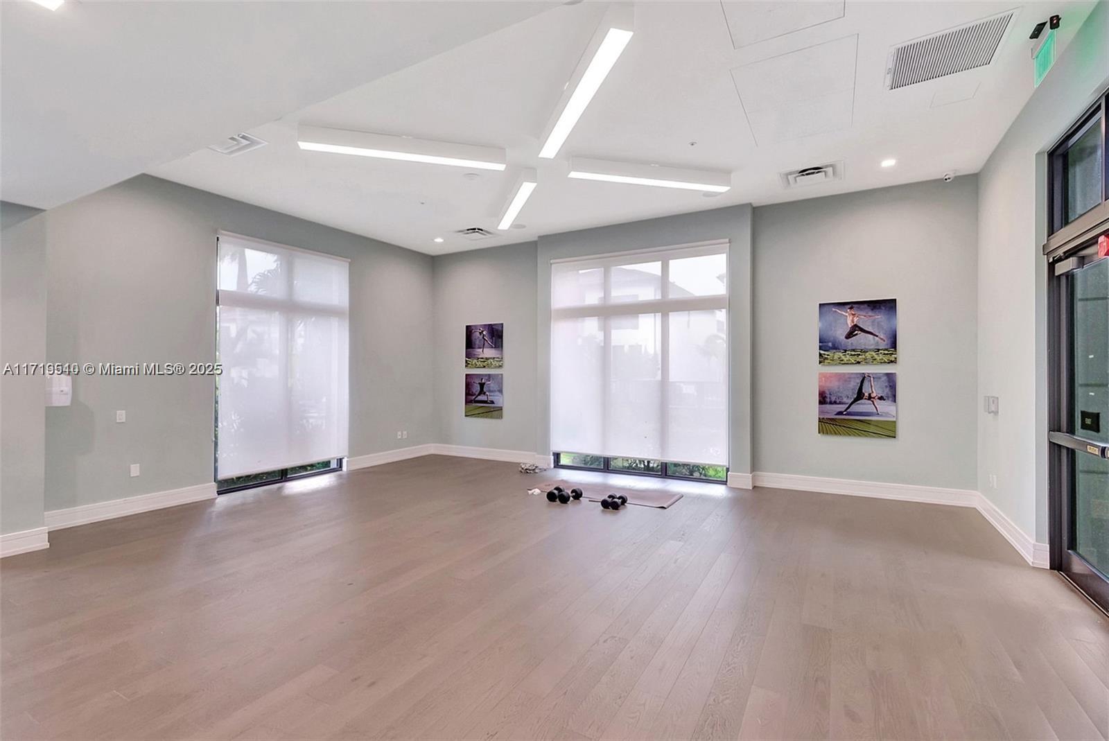 8261 NW 48th Ter