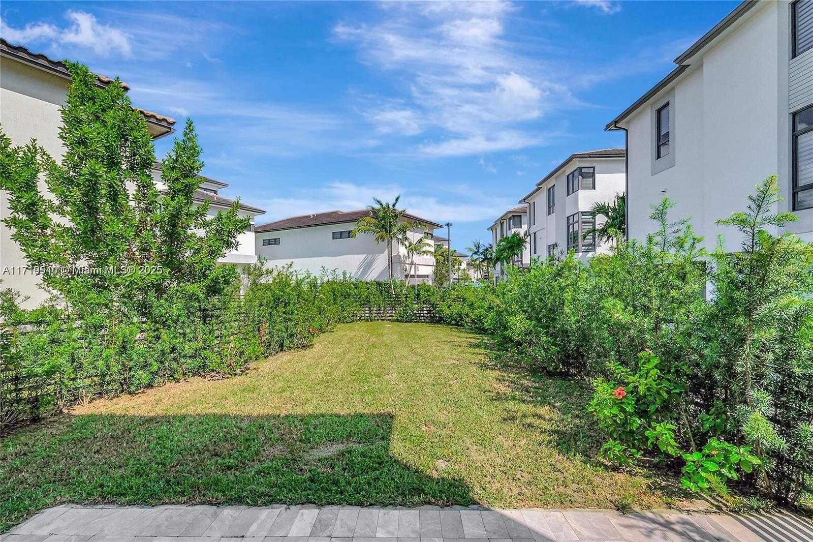 8261 NW 48th Ter