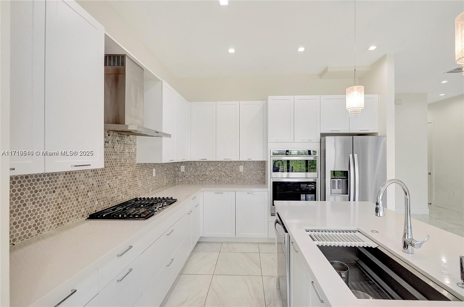 8261 NW 48th Ter