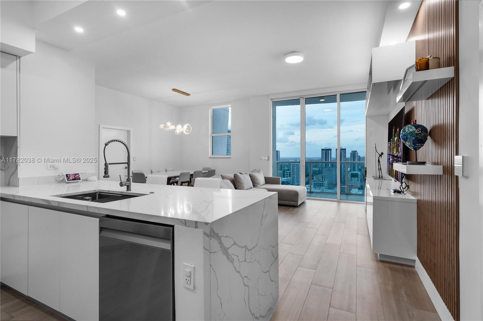 31 SE 5th St # 4315