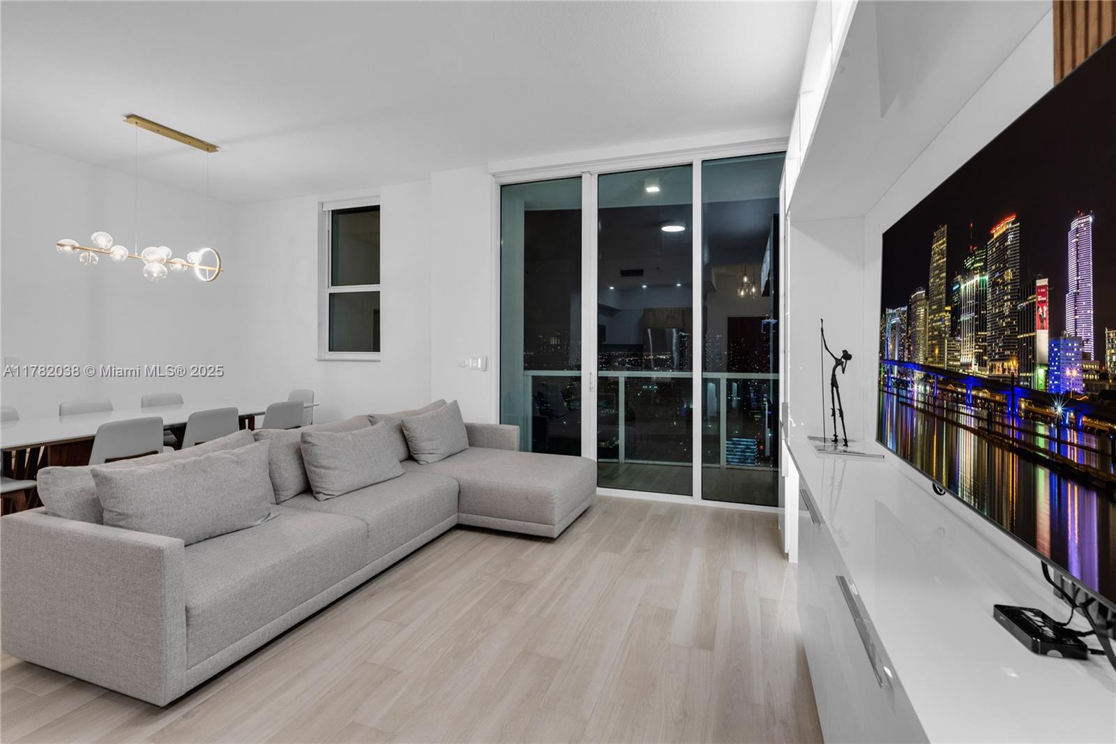 31 SE 5th St # 4315