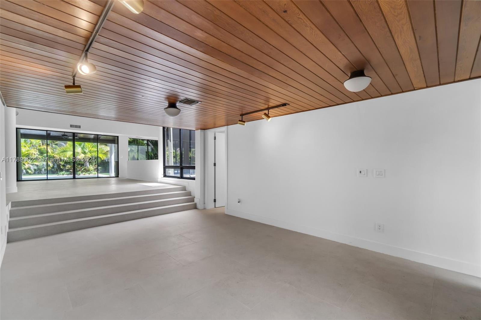 445 Tivoli Ave