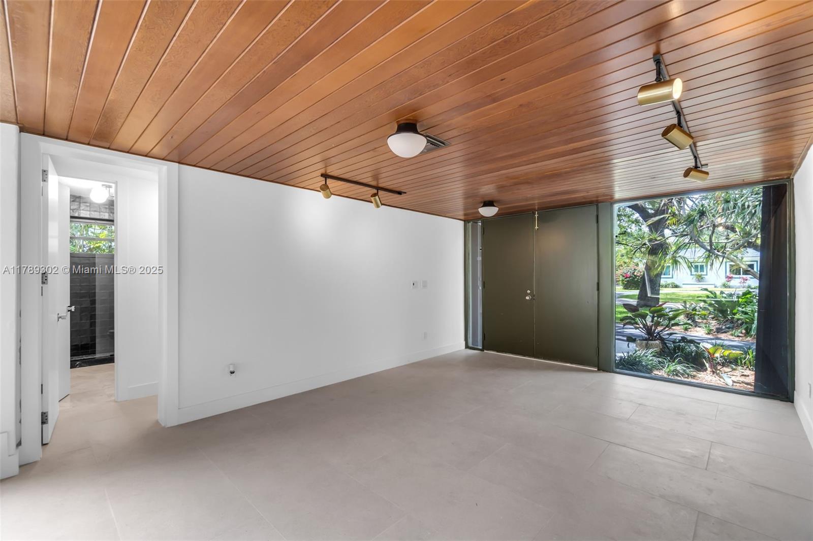 445 Tivoli Ave