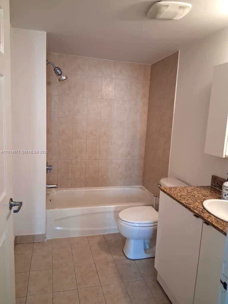 275 NE 18th St # 1701