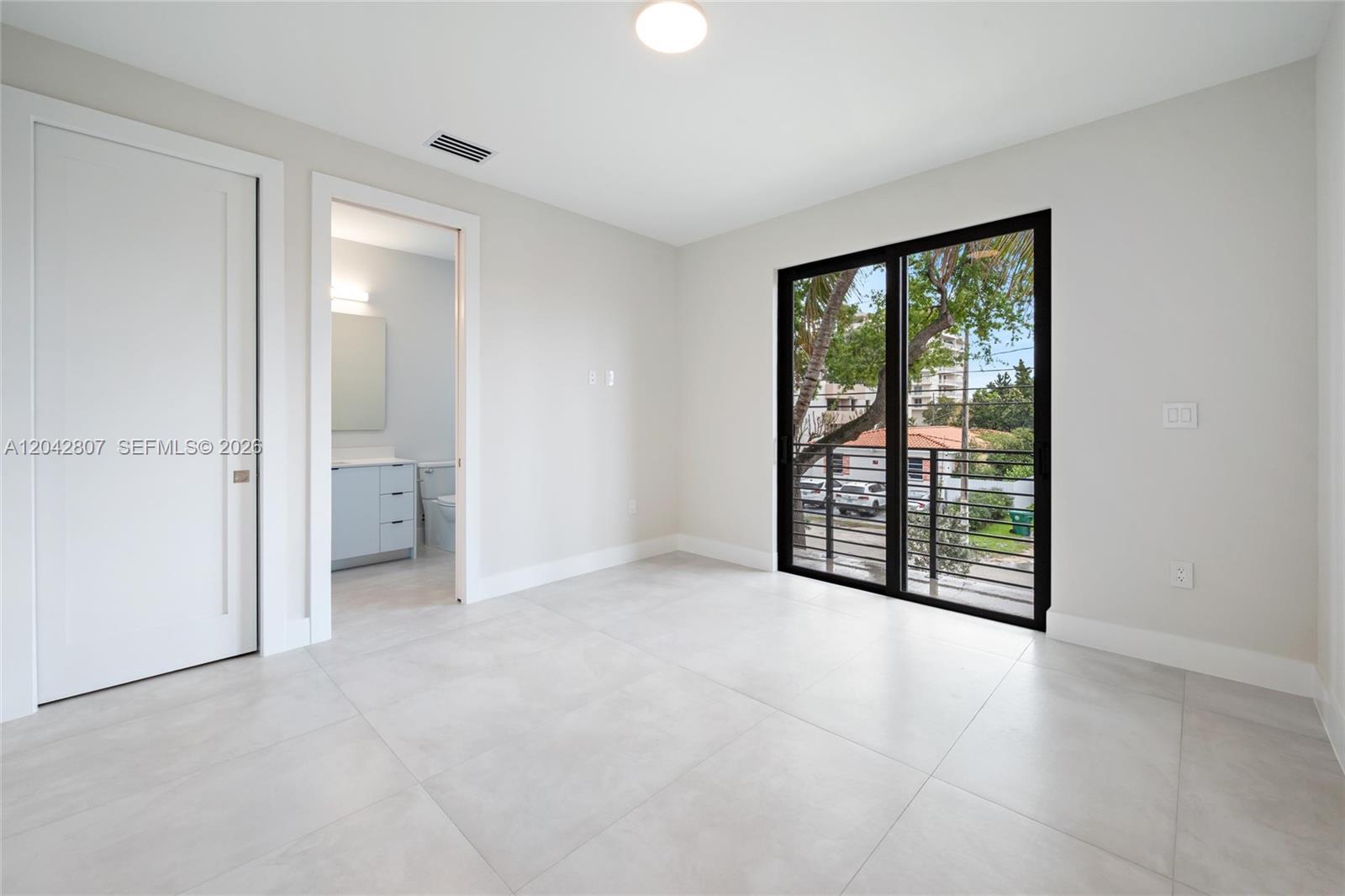 2747 SW 23rd Ter