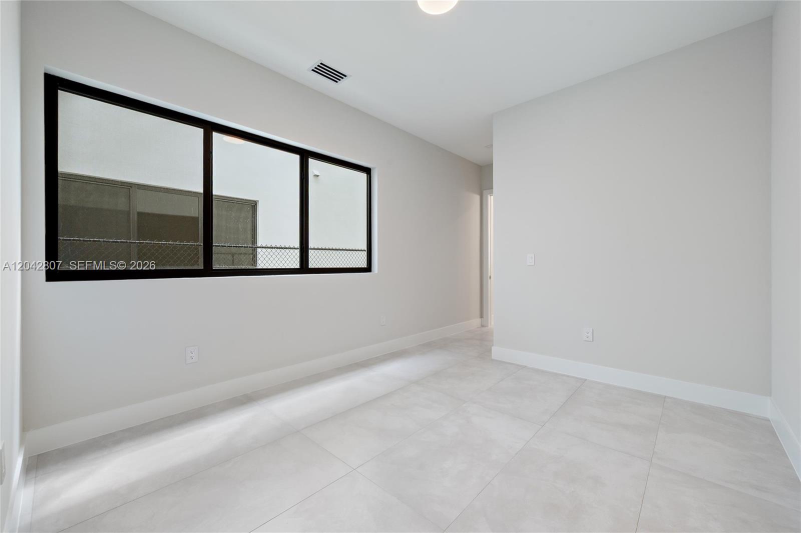 2747 SW 23rd Ter