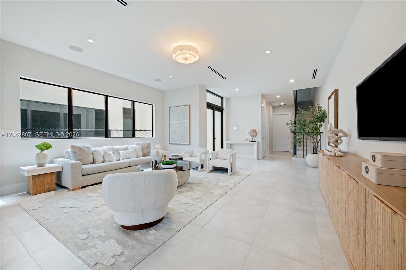 2747 SW 23rd Ter