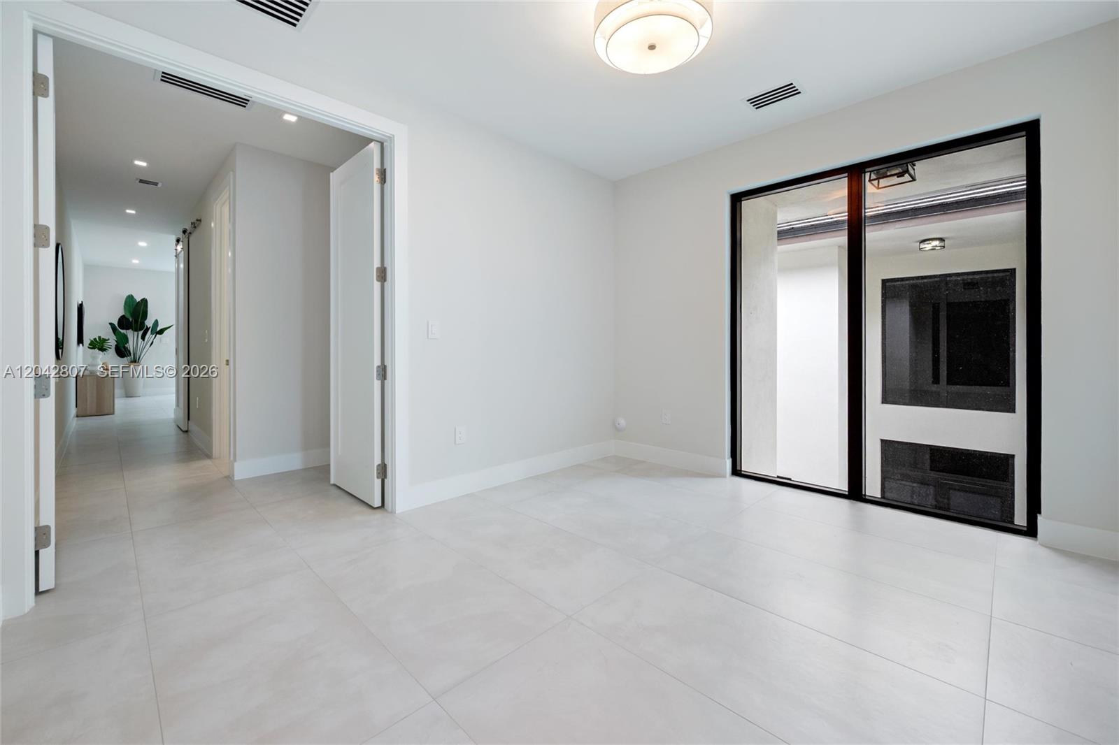 2747 SW 23rd Ter