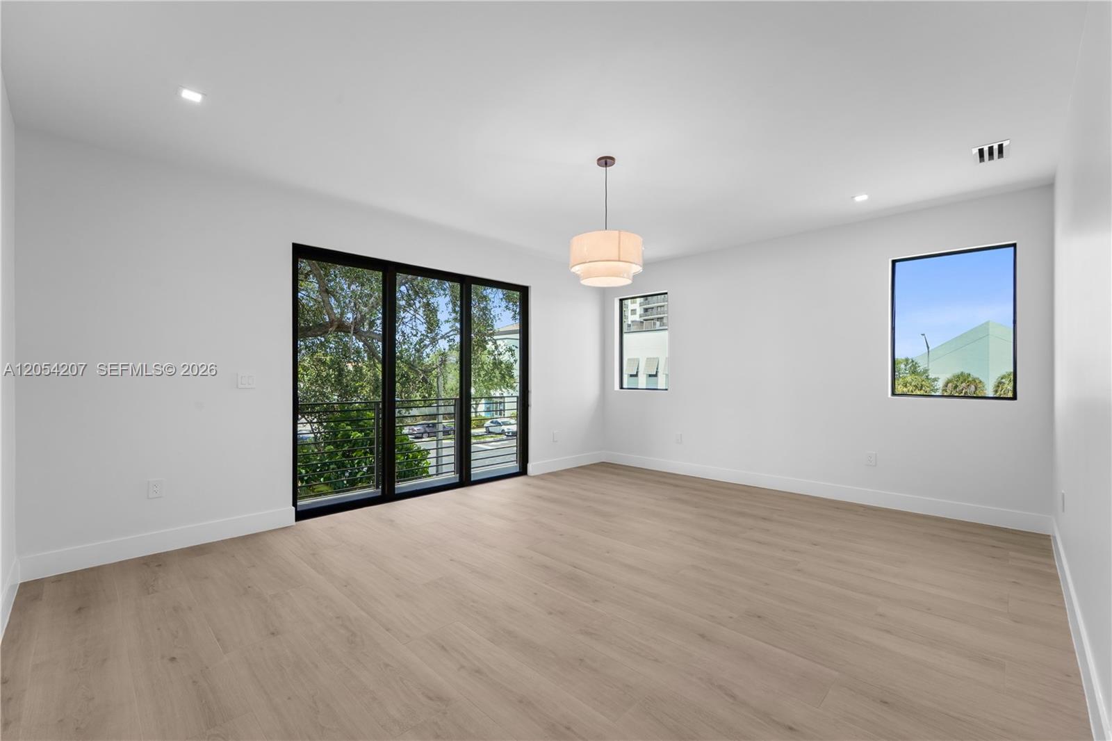 2735 SW 23rd Ter