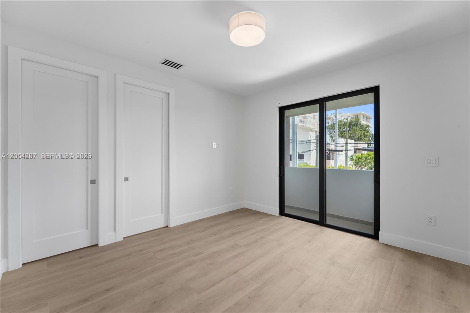 2735 SW 23rd Ter
