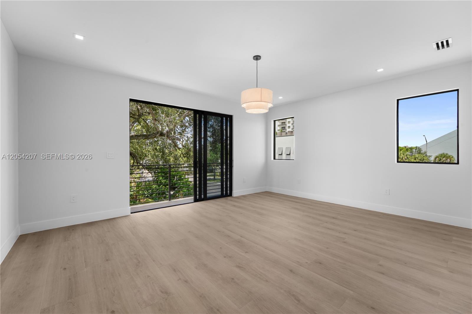 2735 SW 23rd Ter