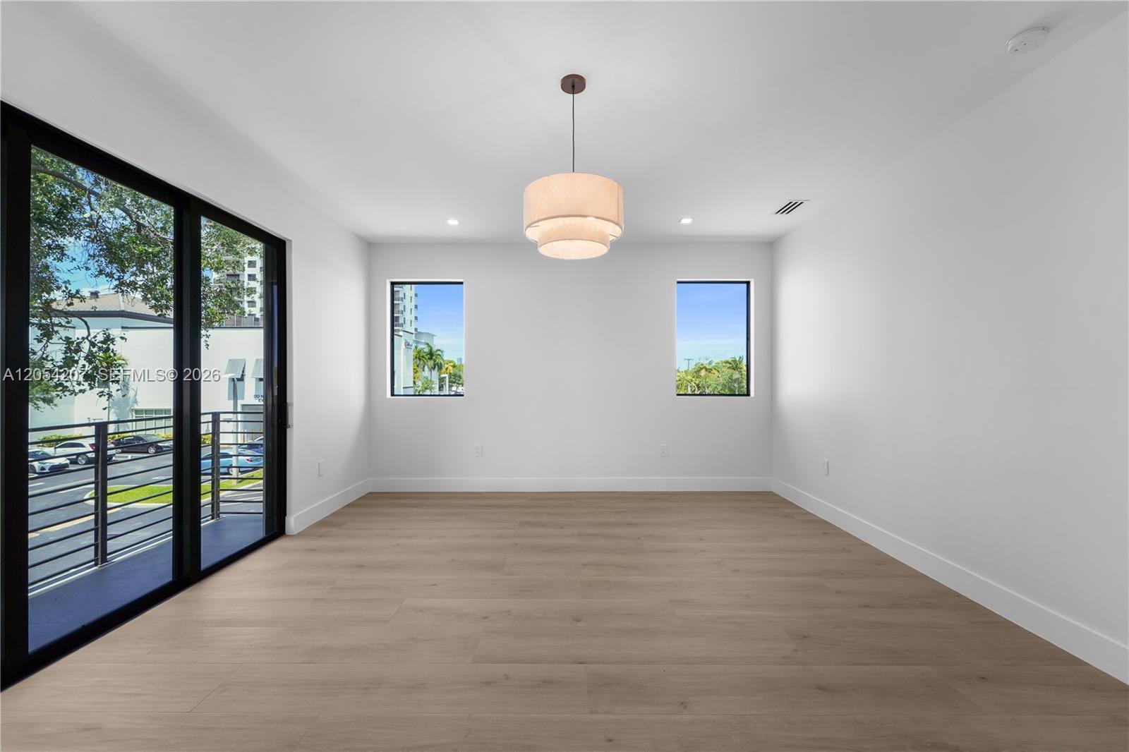 2735 SW 23rd Ter