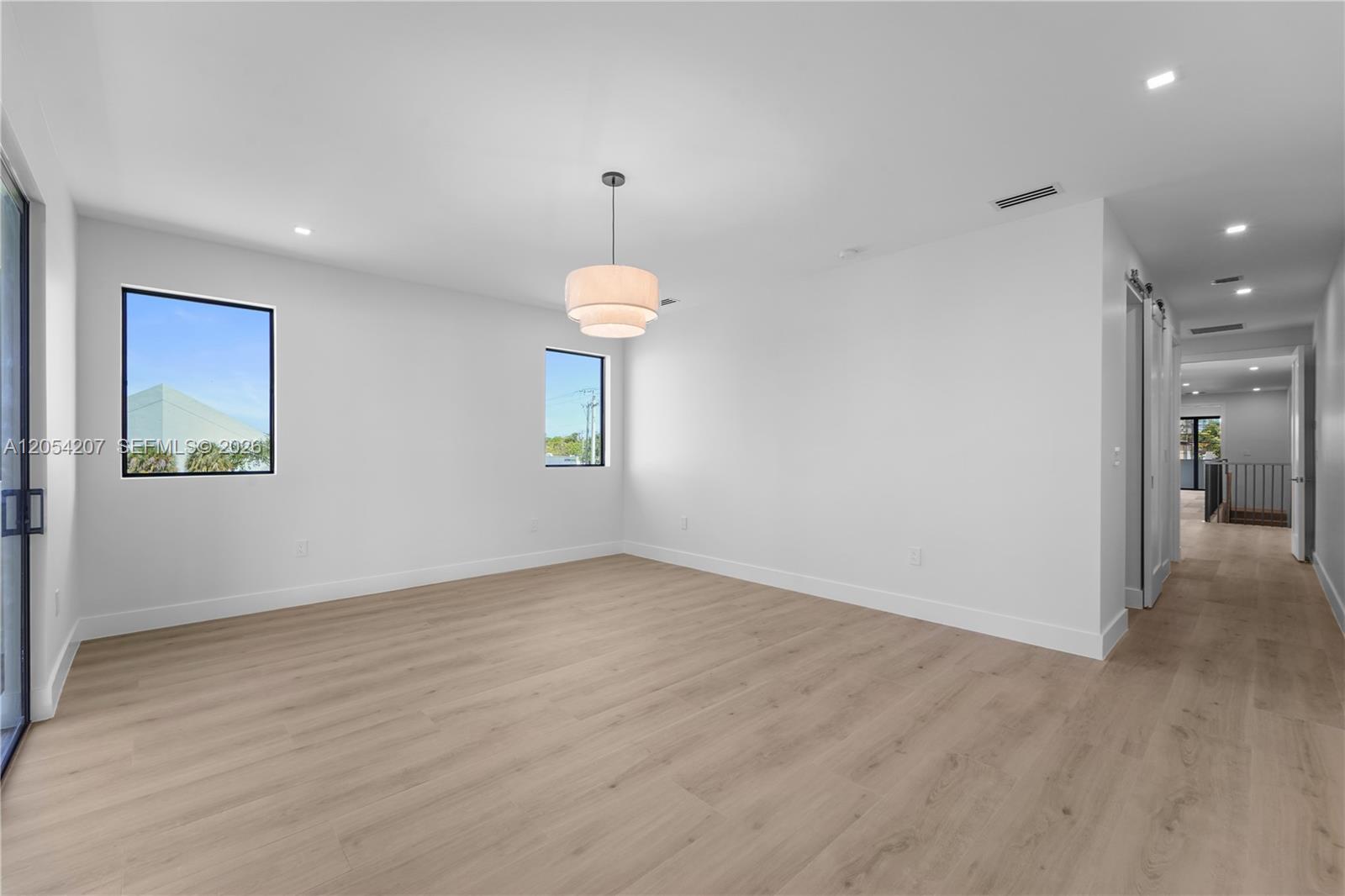 2735 SW 23rd Ter