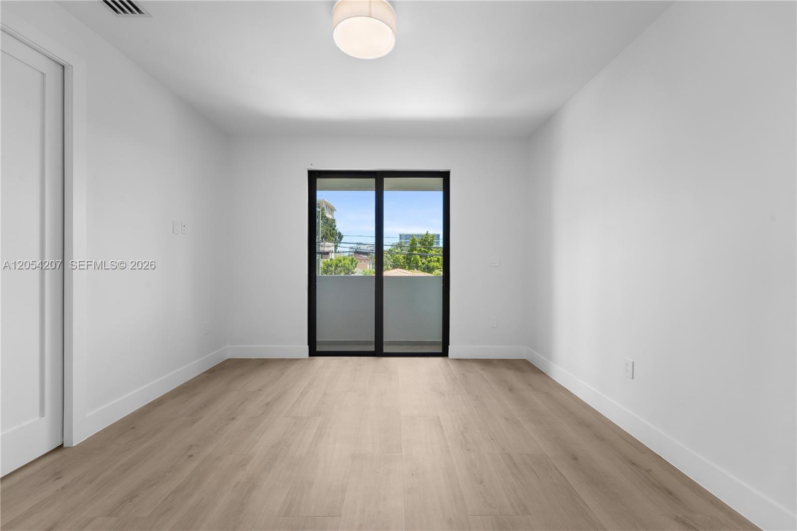2735 SW 23rd Ter