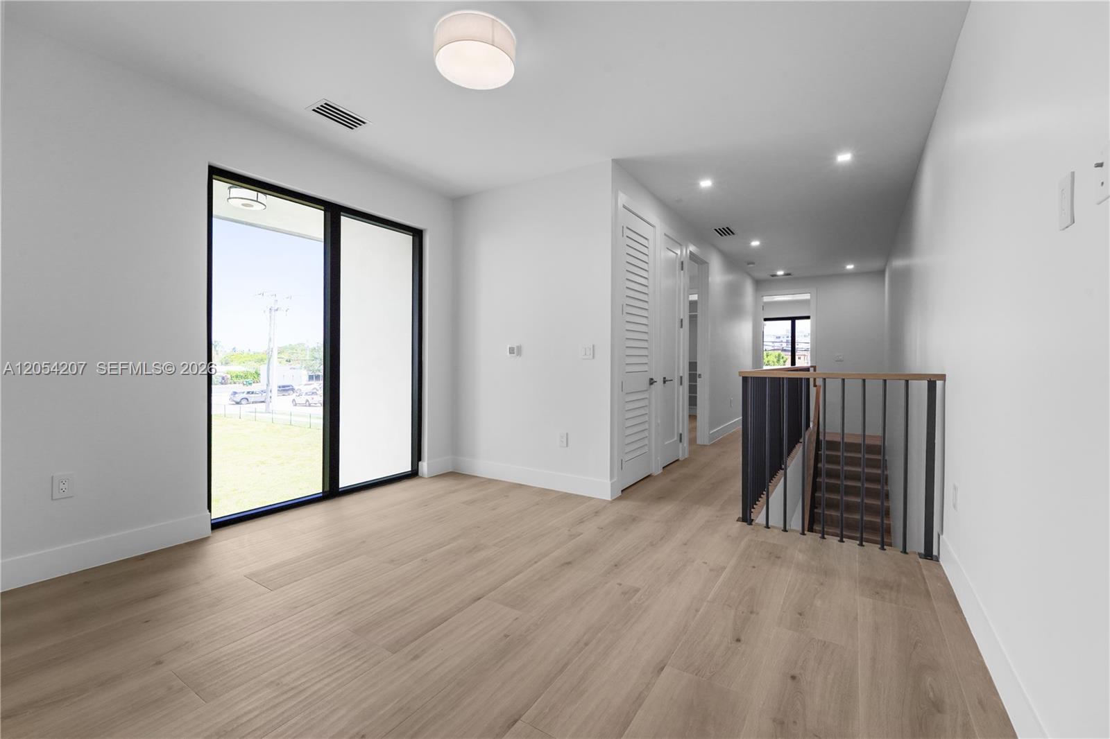 2735 SW 23rd Ter