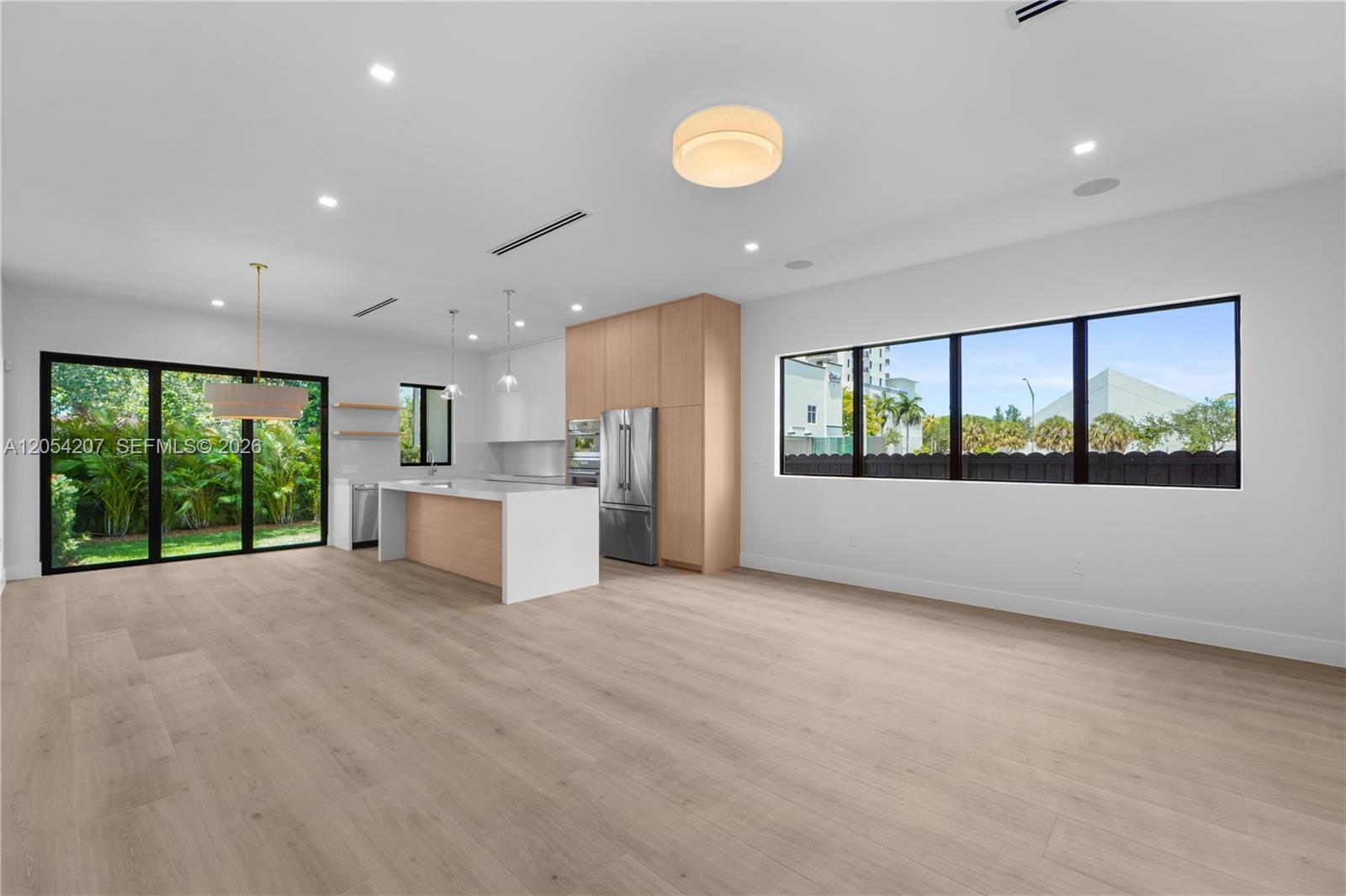 2735 SW 23rd Ter