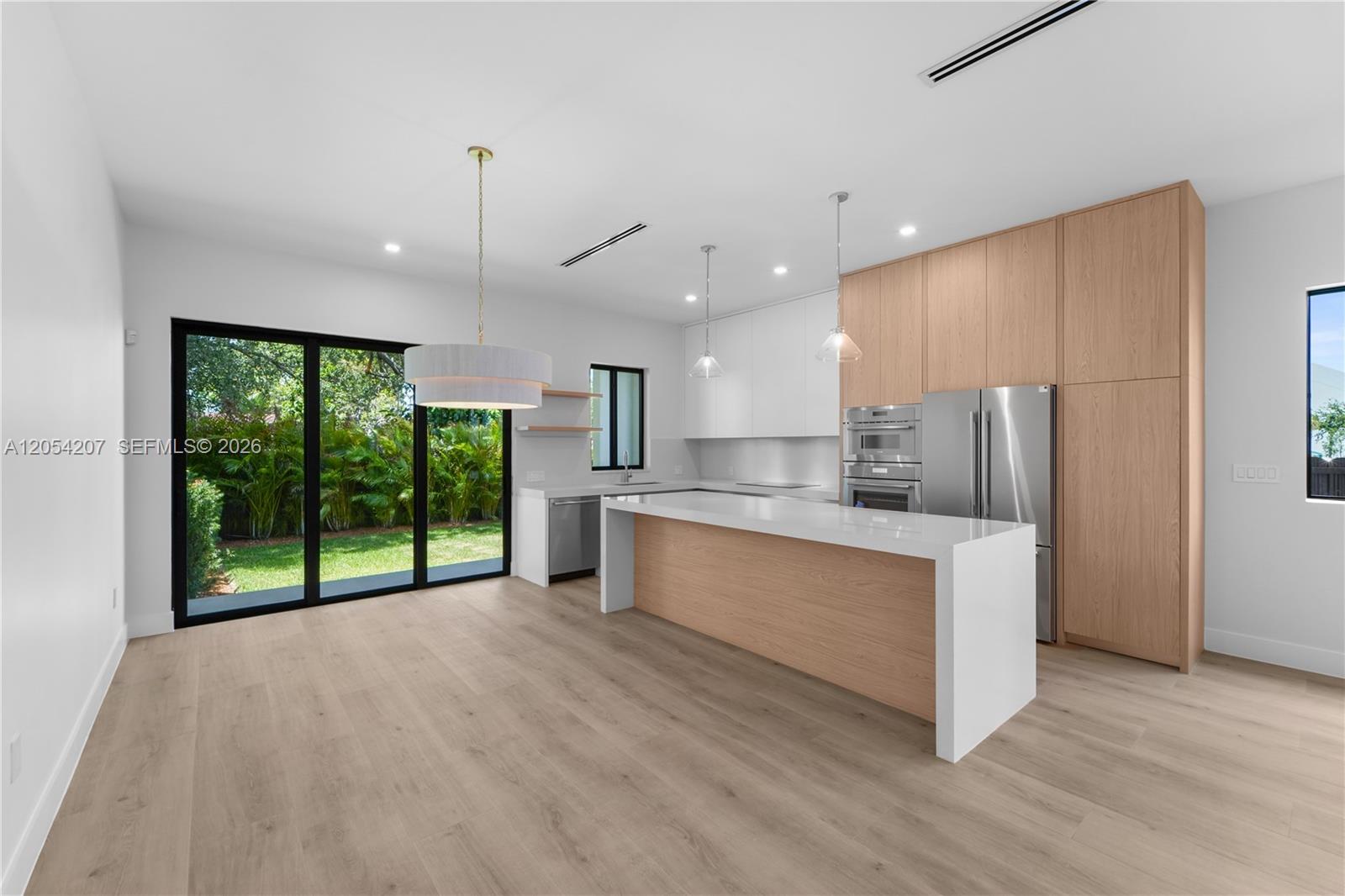 2735 SW 23rd Ter